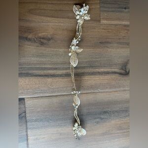 Elegant Gold Leaf and Pearl Hair Accessory